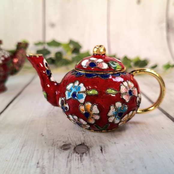 2 Vintage Chinese Cloisonne Small Teapots - Red Gold Florals With Removable Lids - Picture 2 of 6